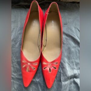 Vintage 2010 Nine West orange kitten heels